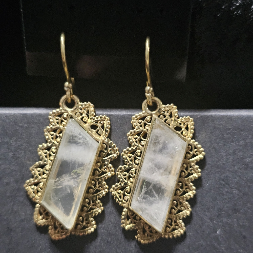 Elegant Goldtone with quartz Dangle Earrings